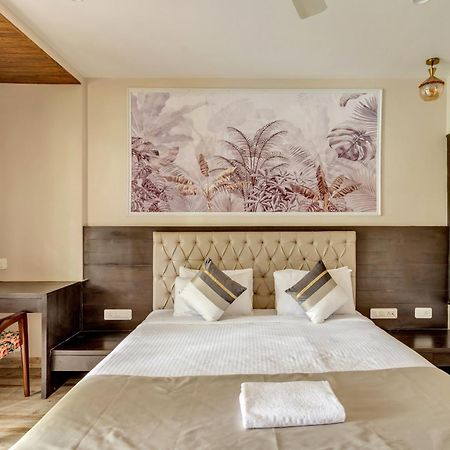 Skon Morjim Beach Resort By Orion Hotels Old Goa Bagian luar foto