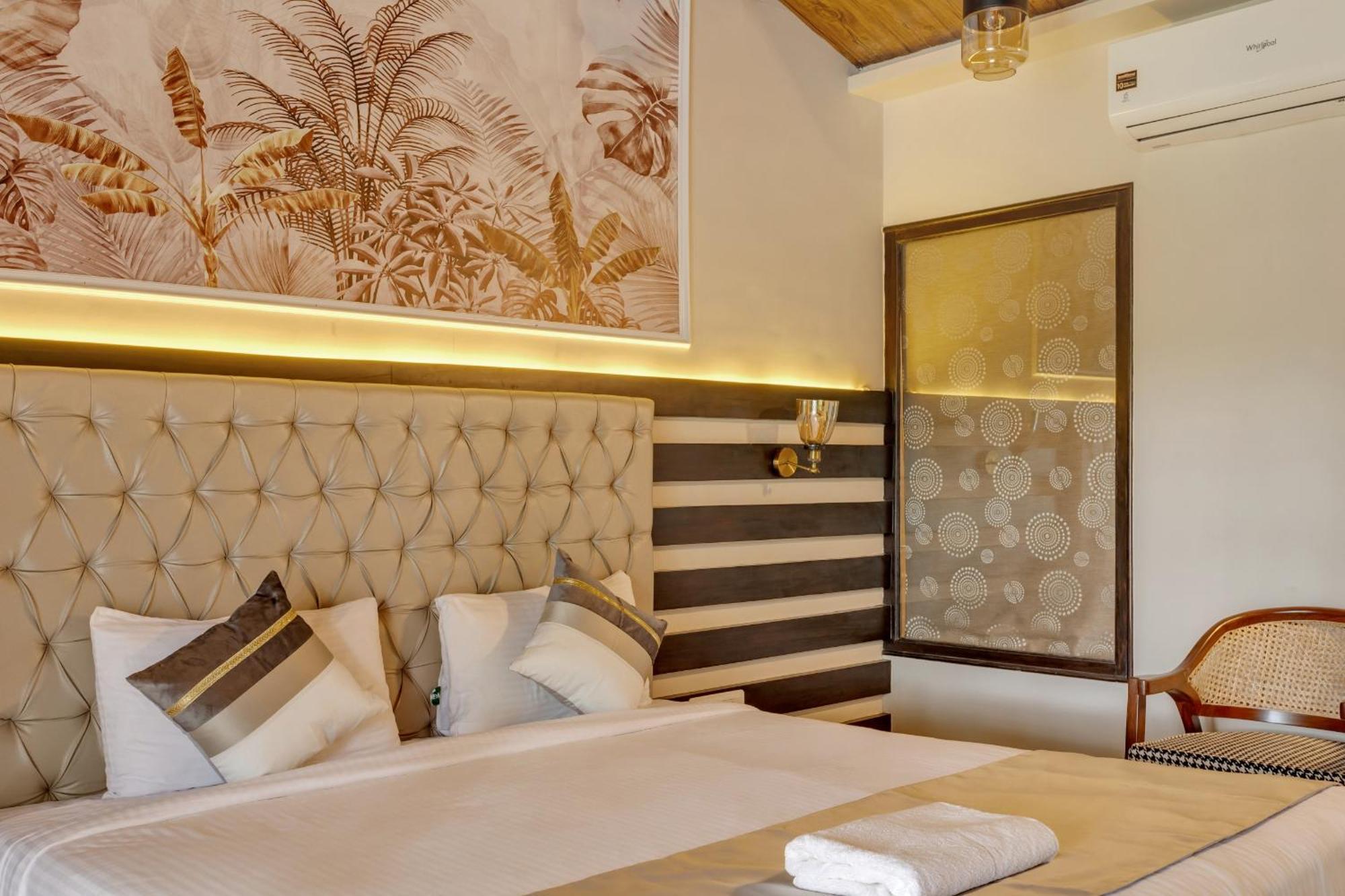 Skon Morjim Beach Resort By Orion Hotels Old Goa Bagian luar foto