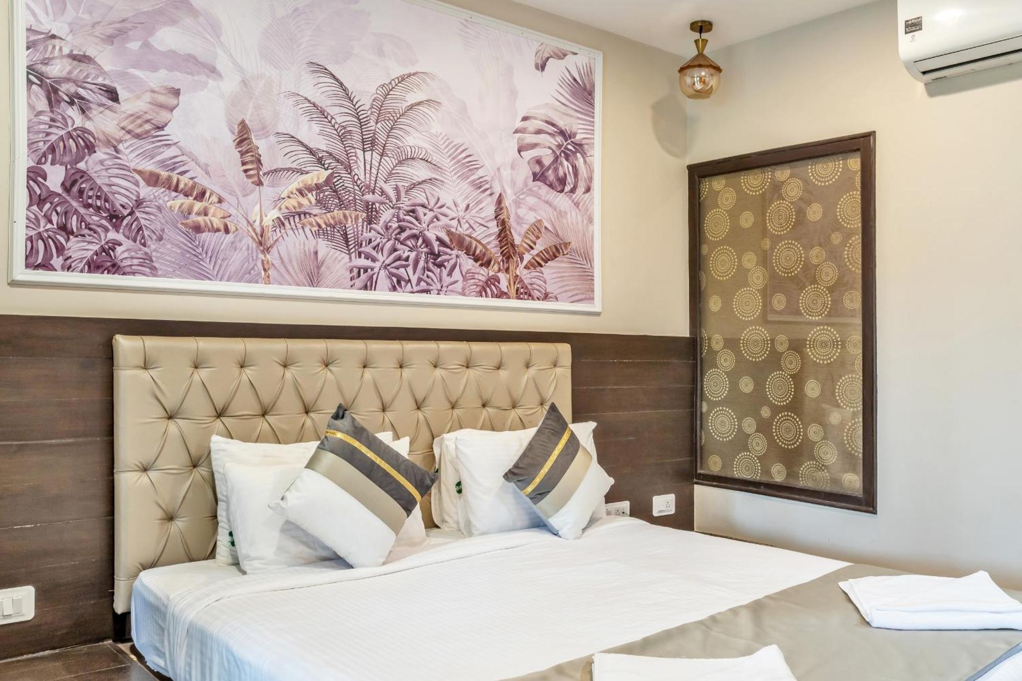 Skon Morjim Beach Resort By Orion Hotels Old Goa Bagian luar foto