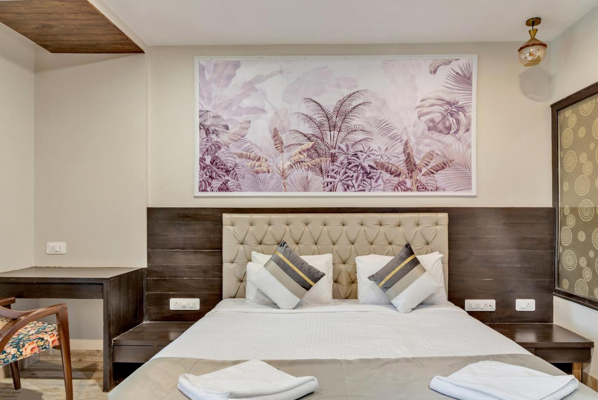 Skon Morjim Beach Resort By Orion Hotels Old Goa Bagian luar foto