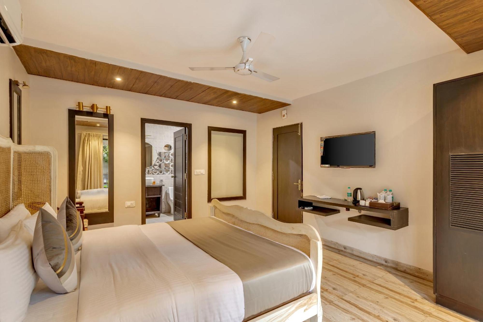 Skon Morjim Beach Resort By Orion Hotels Old Goa Bagian luar foto