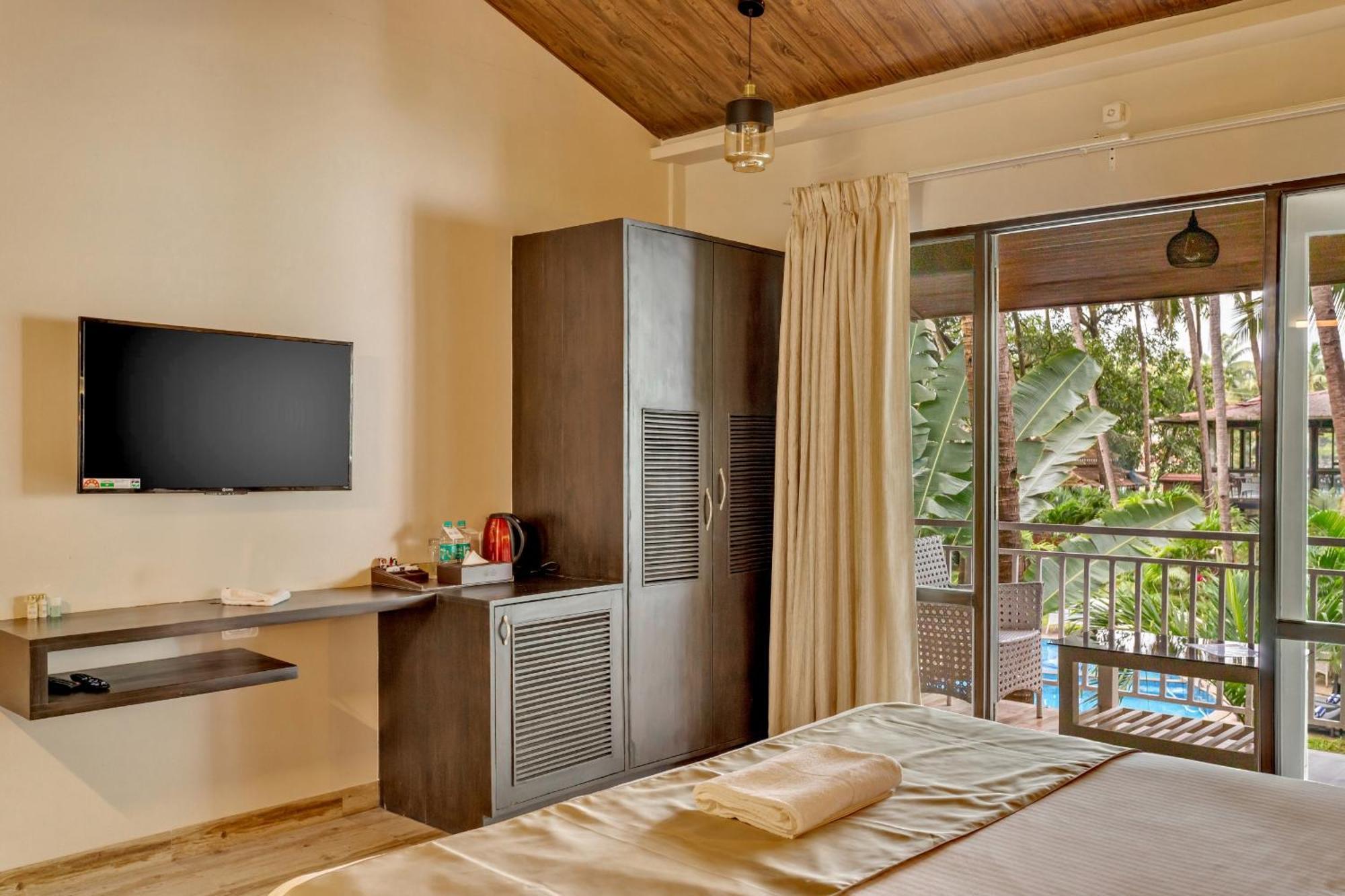 Skon Morjim Beach Resort By Orion Hotels Old Goa Bagian luar foto
