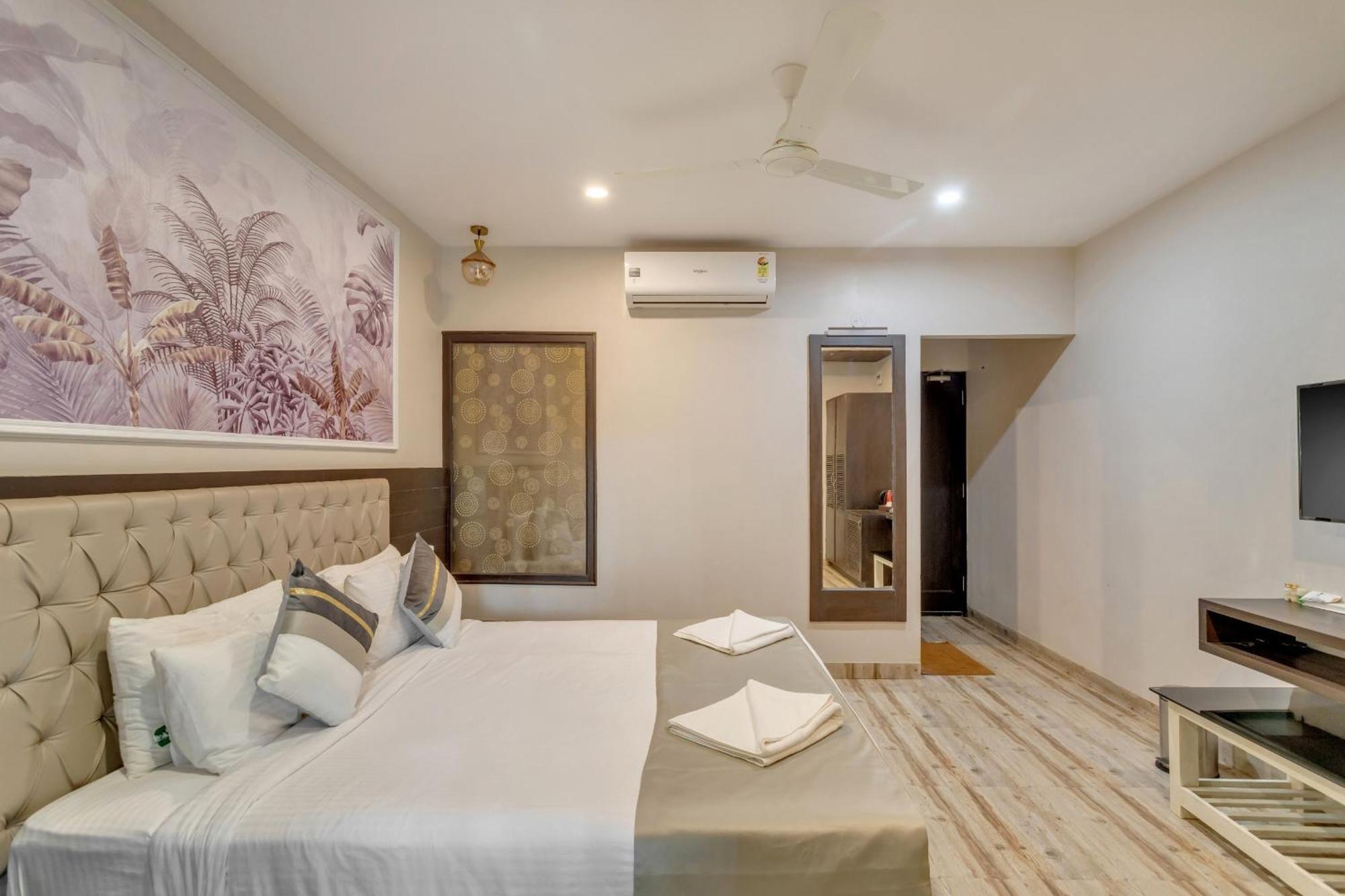 Skon Morjim Beach Resort By Orion Hotels Old Goa Bagian luar foto