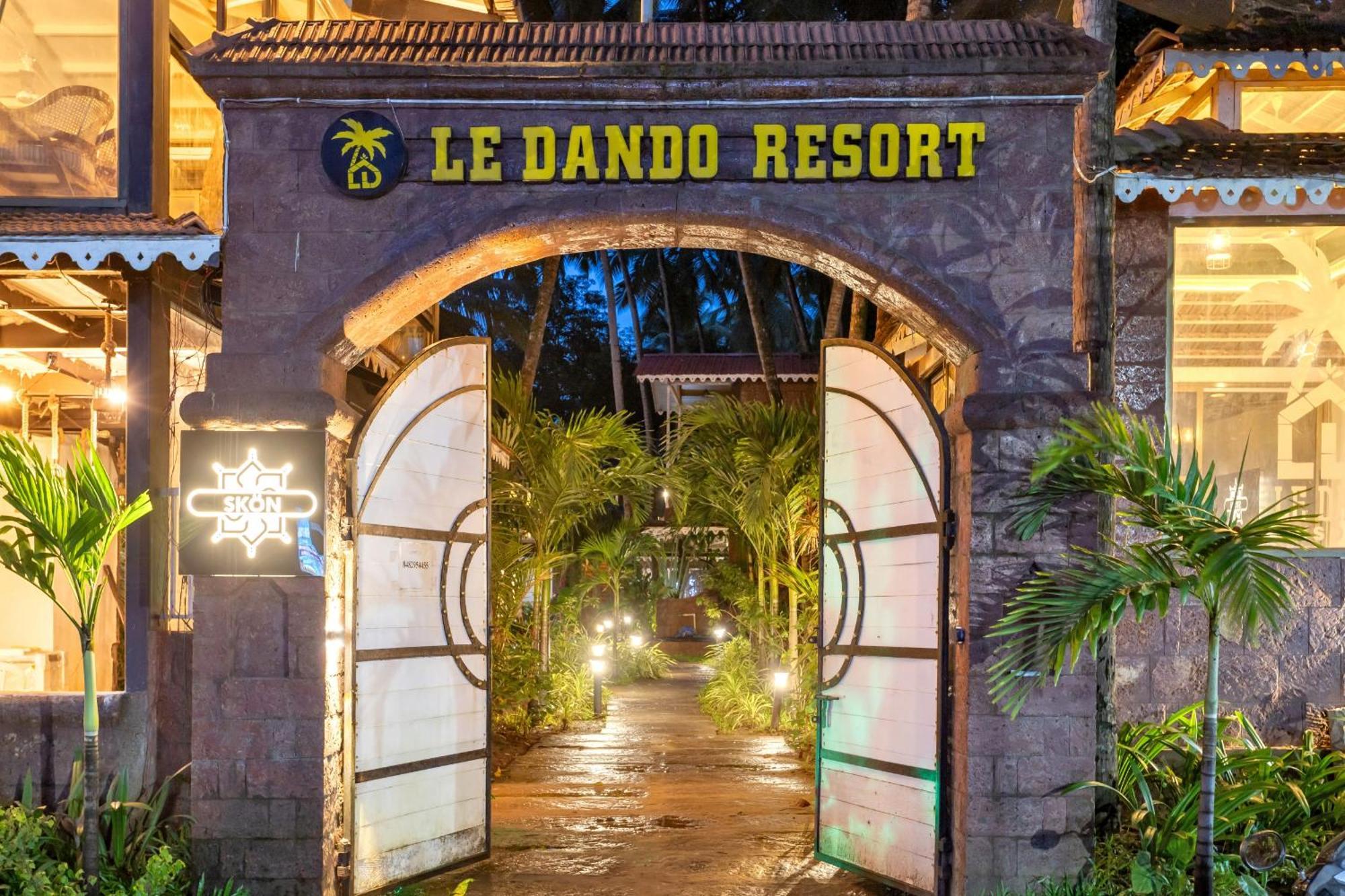 Skon Morjim Beach Resort By Orion Hotels Old Goa Bagian luar foto