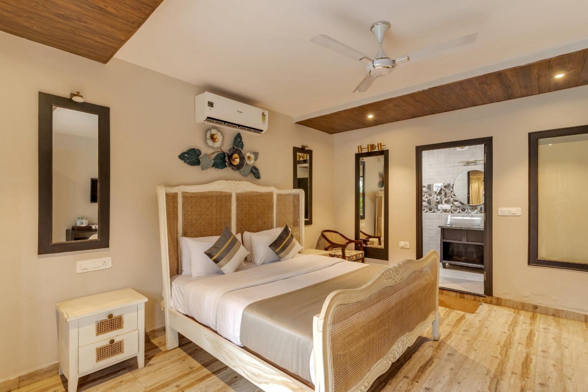 Skon Morjim Beach Resort By Orion Hotels Old Goa Bagian luar foto